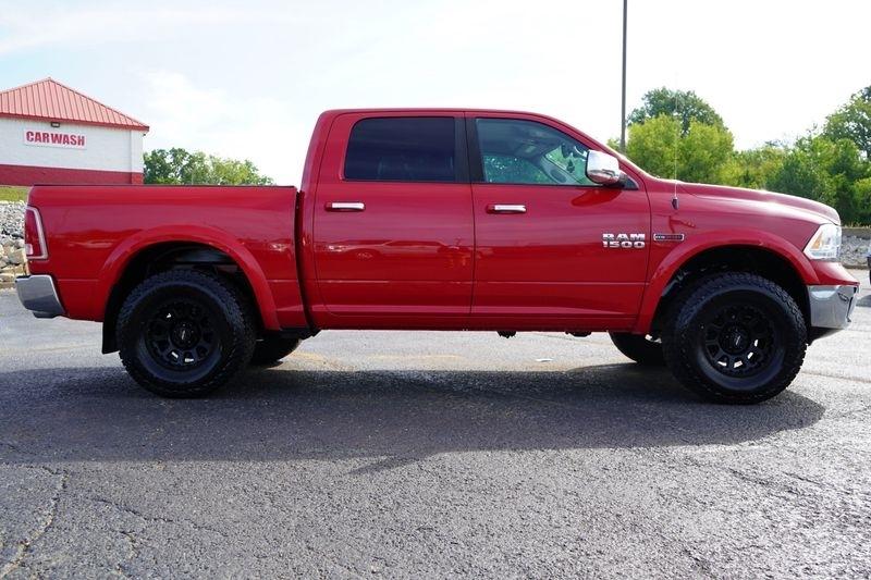 RAM 1500 4WD Crew Cab 140.5" Laramie 2016