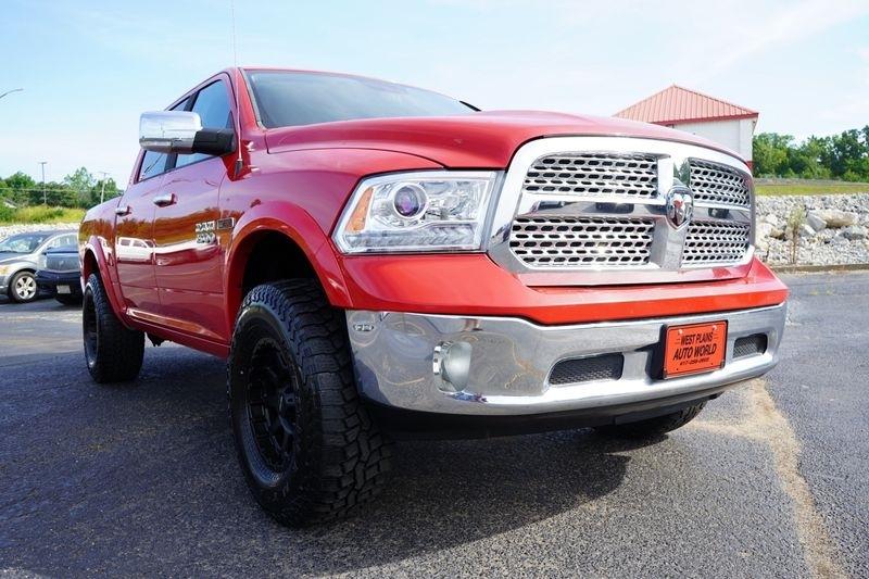 RAM 1500 4WD Crew Cab 140.5" Laramie 2016