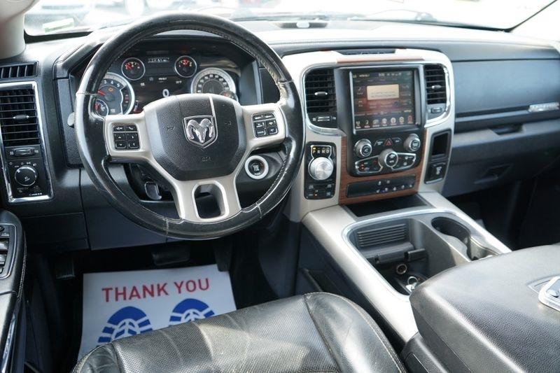 RAM 1500 4WD Crew Cab 140.5" Laramie 2016