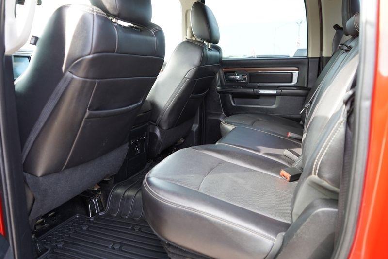 RAM 1500 4WD Crew Cab 140.5" Laramie 2016
