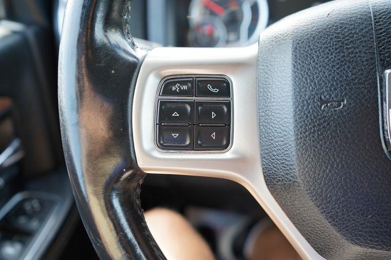 RAM 1500 4WD Crew Cab 140.5" Laramie 2016