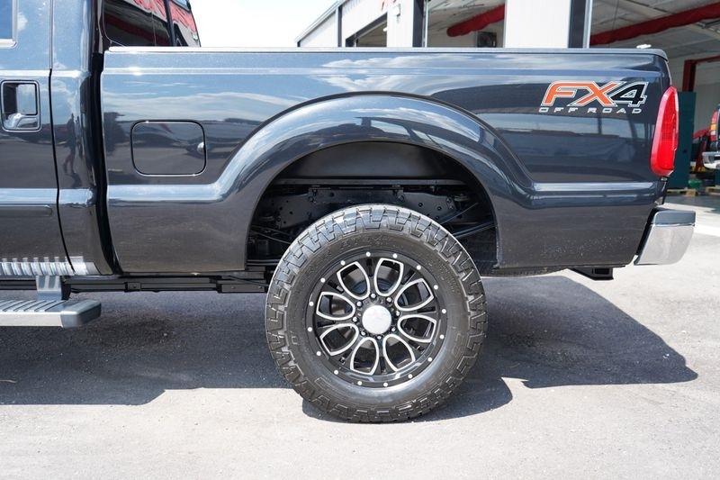 Ford Super Duty F-350 SRW Lariat 4WD Crew Cab 6.75' Box 2015