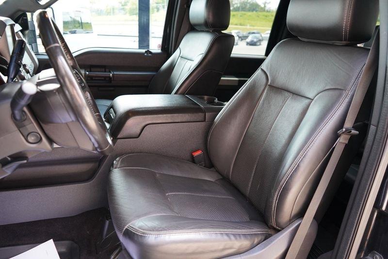 Ford Super Duty F-350 SRW Lariat 4WD Crew Cab 6.75' Box 2015