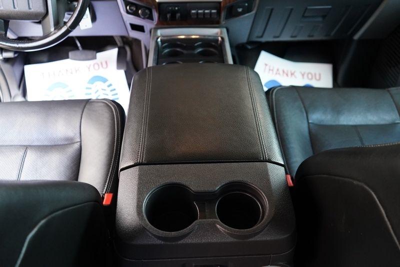 Ford Super Duty F-350 SRW Lariat 4WD Crew Cab 6.75' Box 2015