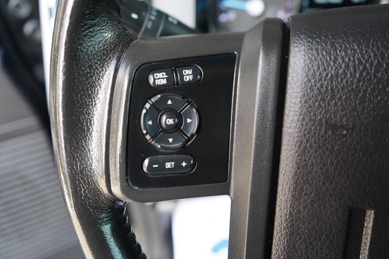 Ford Super Duty F-350 SRW Lariat 4WD Crew Cab 6.75' Box 2015