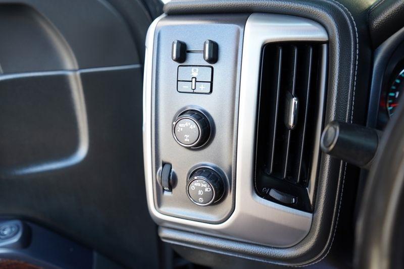 GMC Sierra 1500 4WD Crew Cab 143.5" SLT 2017