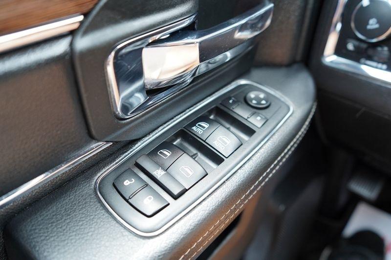 RAM 1500 Laramie 4x4 Crew Cab 5'7" Box 2018