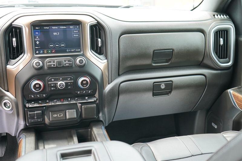 Chevrolet Silverado 1500 LTD 4WD Crew Cab 147" High Country 2022