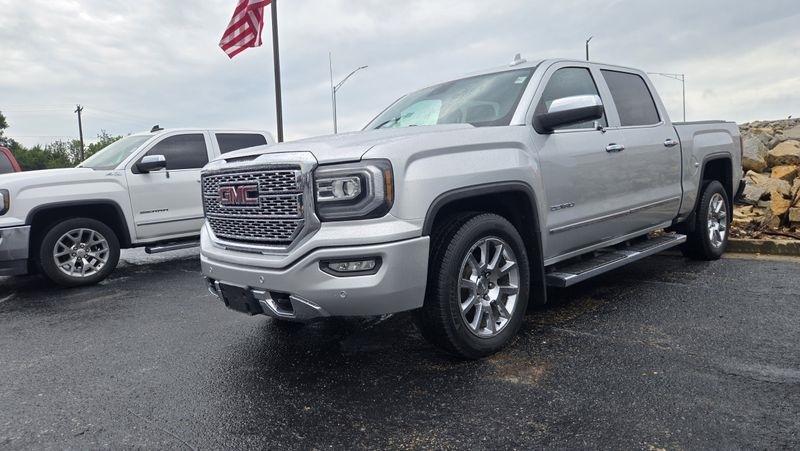 GMC Sierra 1500 4WD Crew Cab 143.5" Denali 2018