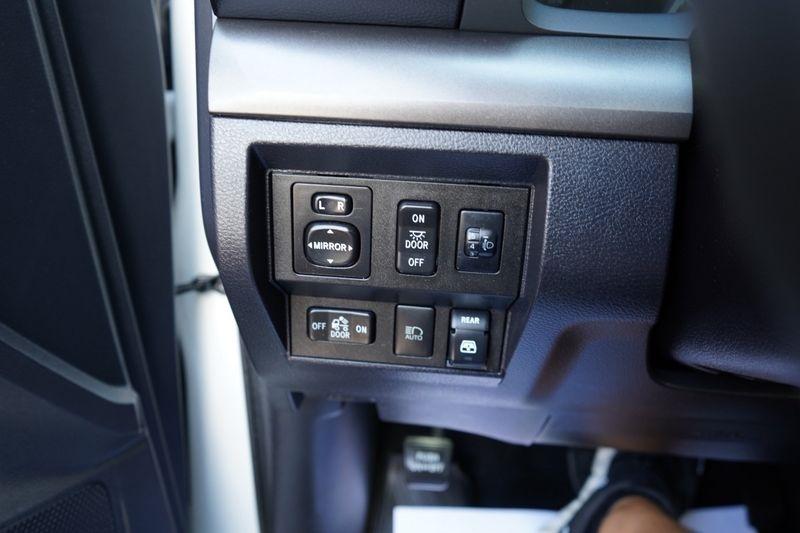Toyota Tundra 4WD 1794 Edition CrewMax 5.5' Bed 5.7L (Natl) 2018