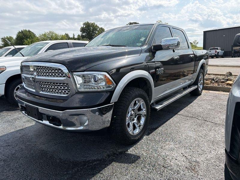 RAM 1500 4WD Crew Cab 140.5" Laramie 2016