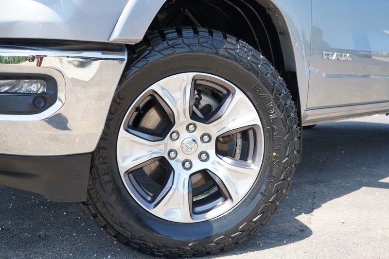 RAM 1500 Laramie 4x4 Crew Cab 5'7" Box 2021