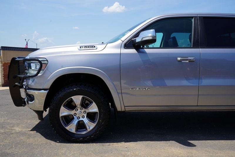 RAM 1500 Laramie 4x4 Crew Cab 5'7" Box 2021
