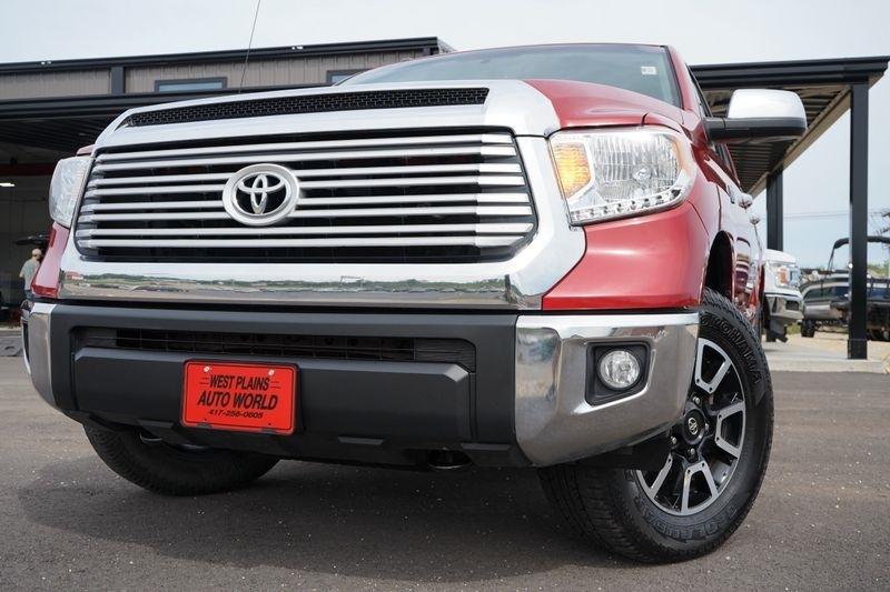 Toyota Tundra 4WD Limited CrewMax 5.5' Bed 5.7L FFV (Natl) 2017