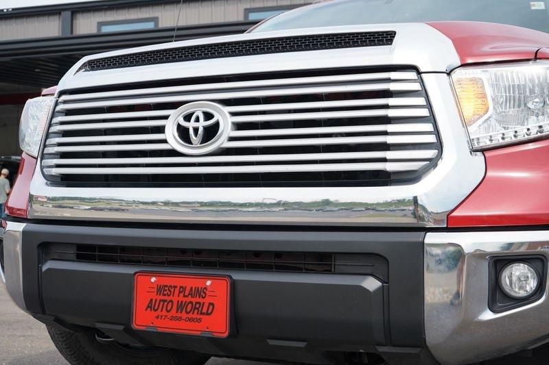 Toyota Tundra 4WD Limited CrewMax 5.5' Bed 5.7L FFV (Natl) 2017