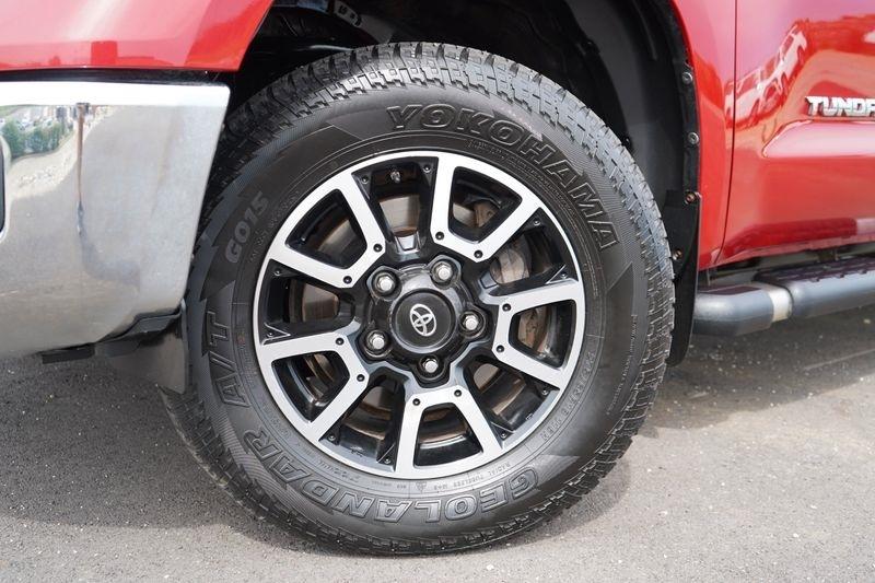 Toyota Tundra 4WD Limited CrewMax 5.5' Bed 5.7L FFV (Natl) 2017