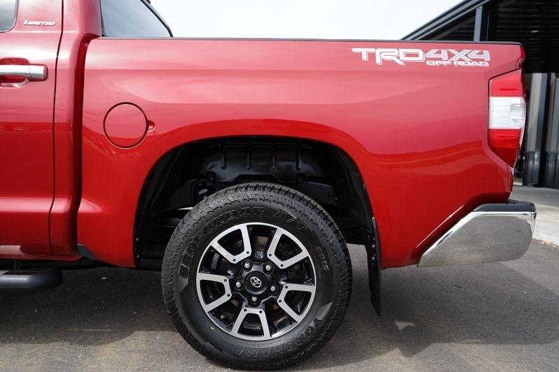 Toyota Tundra 4WD Limited CrewMax 5.5' Bed 5.7L FFV (Natl) 2017