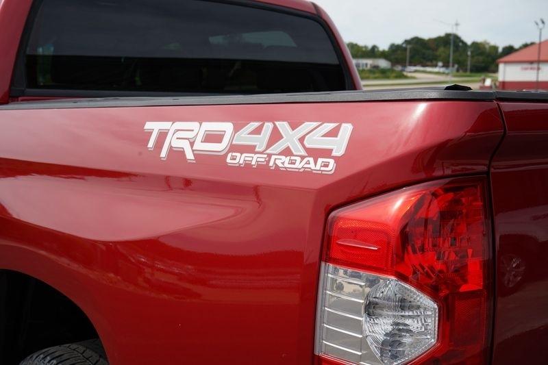 Toyota Tundra 4WD Limited CrewMax 5.5' Bed 5.7L FFV (Natl) 2017