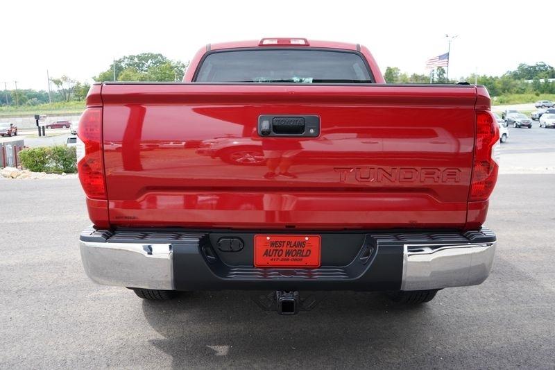 Toyota Tundra 4WD Limited CrewMax 5.5' Bed 5.7L FFV (Natl) 2017