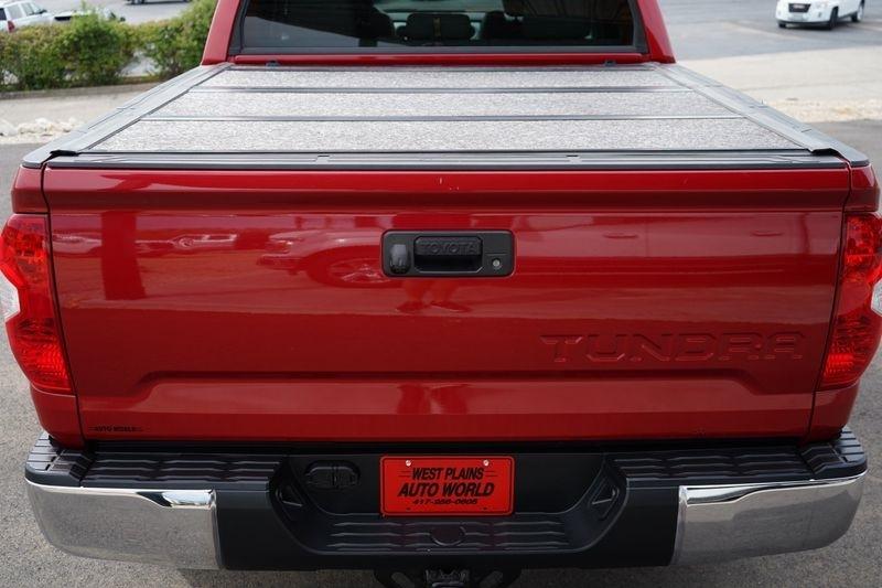 Toyota Tundra 4WD Limited CrewMax 5.5' Bed 5.7L FFV (Natl) 2017