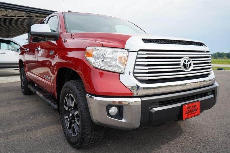 Toyota Tundra 4WD Limited CrewMax 5.5' Bed 5.7L FFV (Natl) 2017