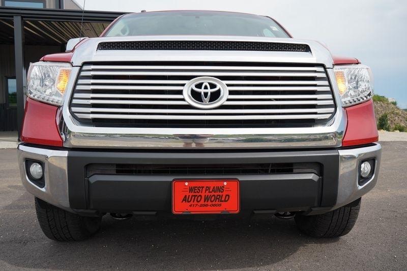 Toyota Tundra 4WD Limited CrewMax 5.5' Bed 5.7L FFV (Natl) 2017