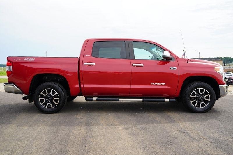 Toyota Tundra 4WD Limited CrewMax 5.5' Bed 5.7L FFV (Natl) 2017