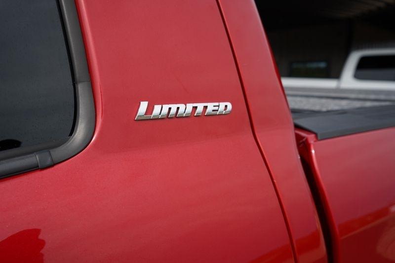 Toyota Tundra 4WD Limited CrewMax 5.5' Bed 5.7L FFV (Natl) 2017