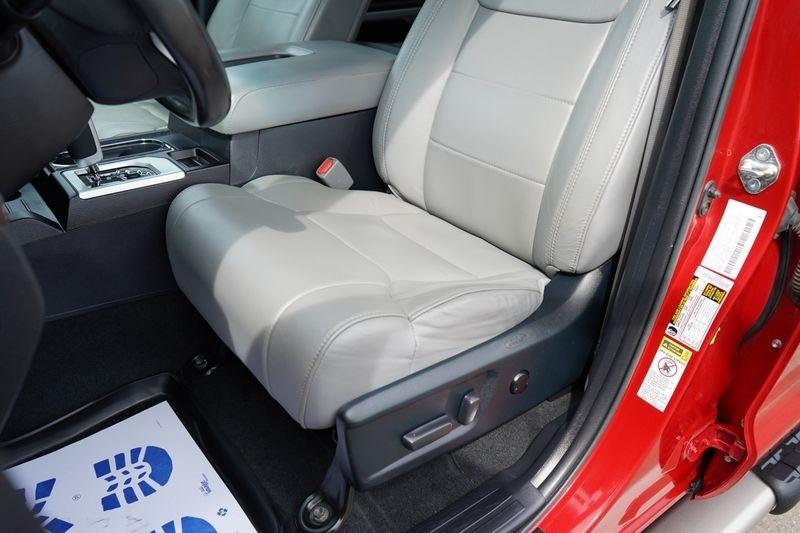 Toyota Tundra 4WD Limited CrewMax 5.5' Bed 5.7L FFV (Natl) 2017
