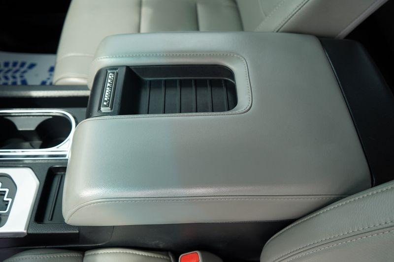 Toyota Tundra 4WD Limited CrewMax 5.5' Bed 5.7L FFV (Natl) 2017