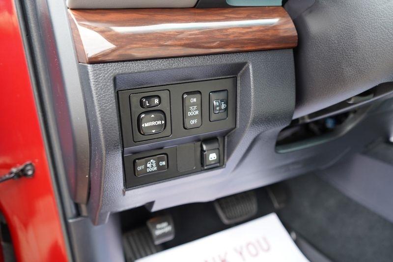 Toyota Tundra 4WD Limited CrewMax 5.5' Bed 5.7L FFV (Natl) 2017