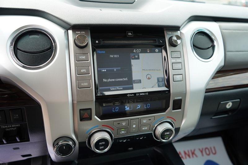 Toyota Tundra 4WD Limited CrewMax 5.5' Bed 5.7L FFV (Natl) 2017