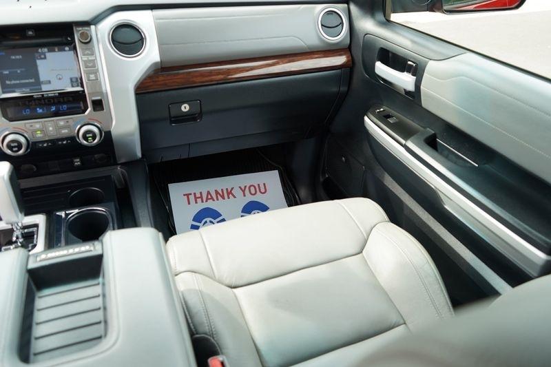 Toyota Tundra 4WD Limited CrewMax 5.5' Bed 5.7L FFV (Natl) 2017
