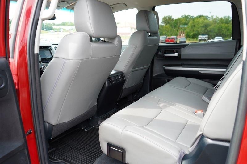Toyota Tundra 4WD Limited CrewMax 5.5' Bed 5.7L FFV (Natl) 2017