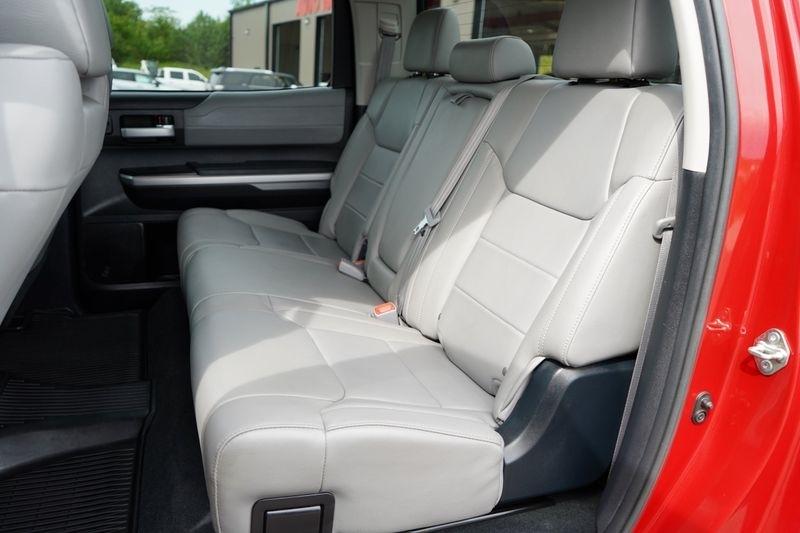 Toyota Tundra 4WD Limited CrewMax 5.5' Bed 5.7L FFV (Natl) 2017