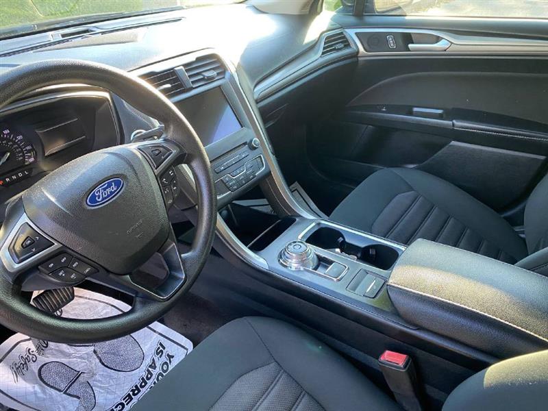 2018 Ford Fusion SE photo 4