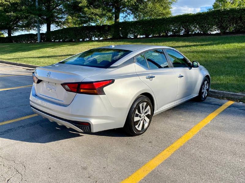 2020 Nissan Altima S photo 2