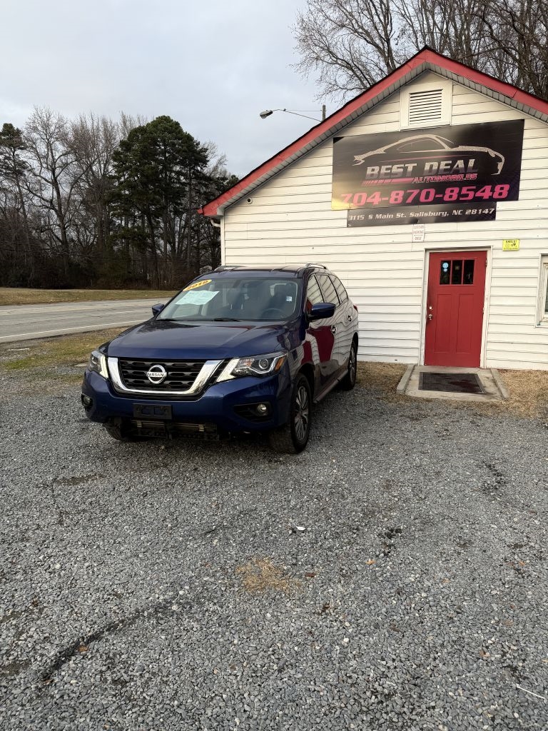 2019 Nissan Pathfinder SV's photo