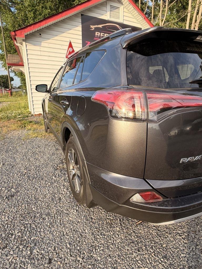 2018 Toyota RAV4 XLE - Photo 7