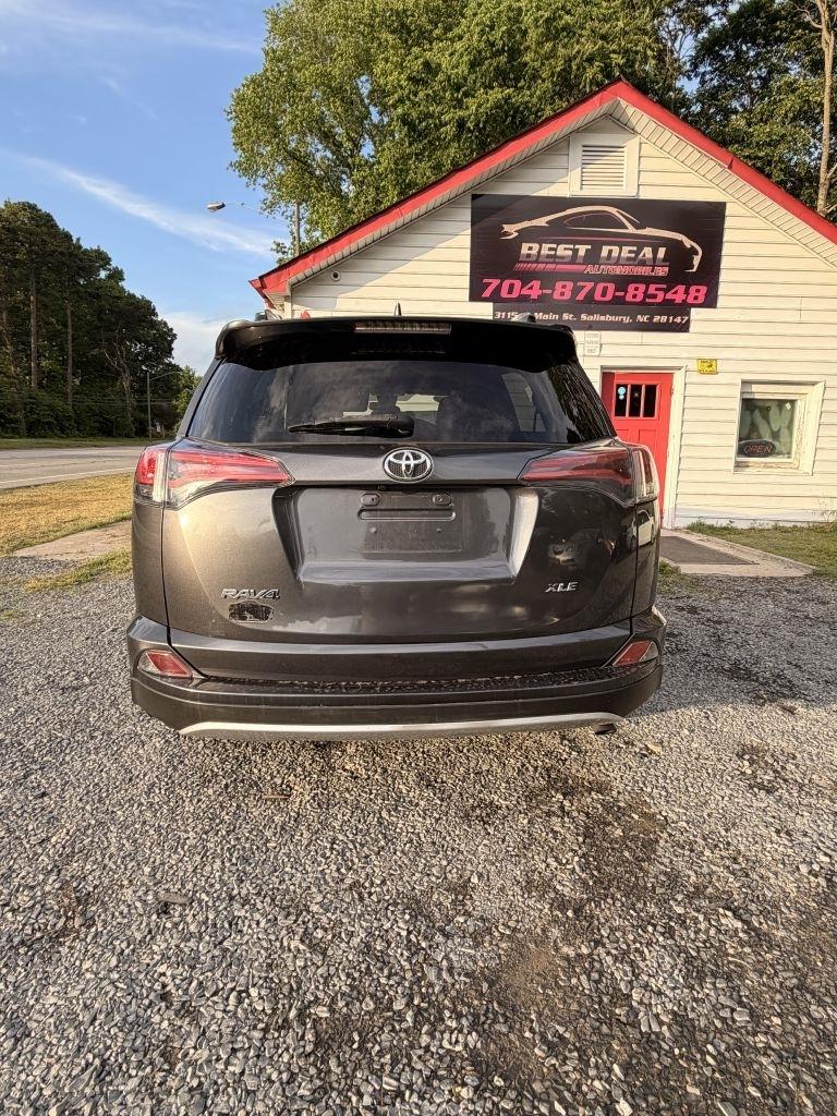 2018 Toyota RAV4 XLE - Photo 8