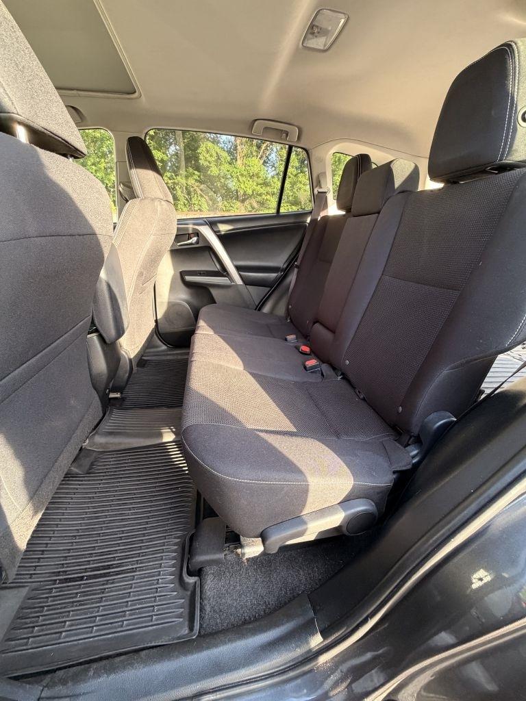 2018 Toyota RAV4 XLE - Photo 11