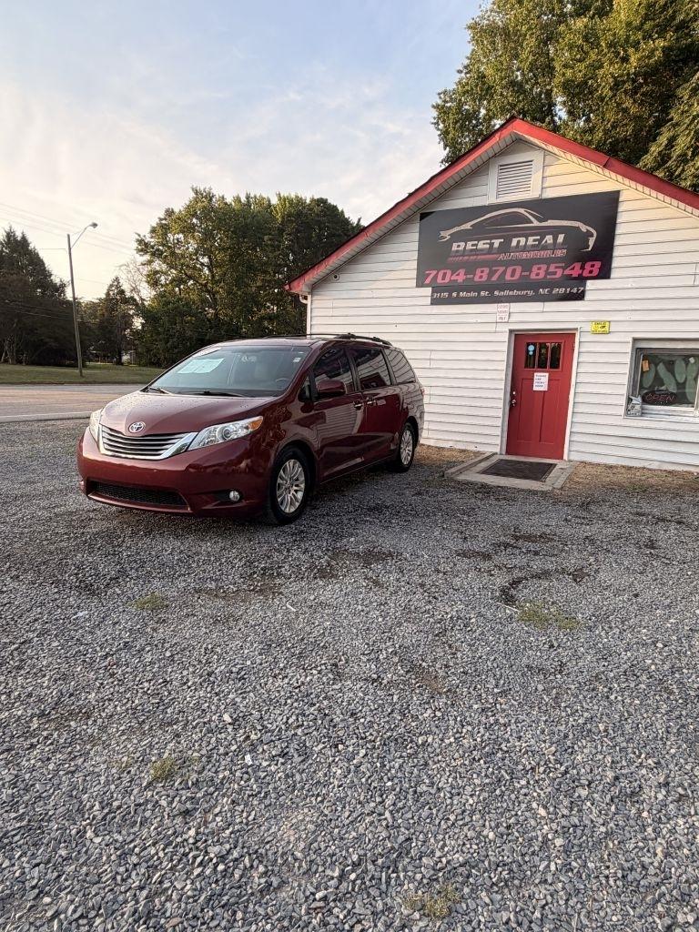 2015 Toyota Sienna XLE FWD 8-Passenger V6