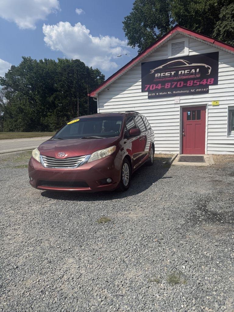 2014 Toyota Sienna XLE FWD 8-Passenger V6