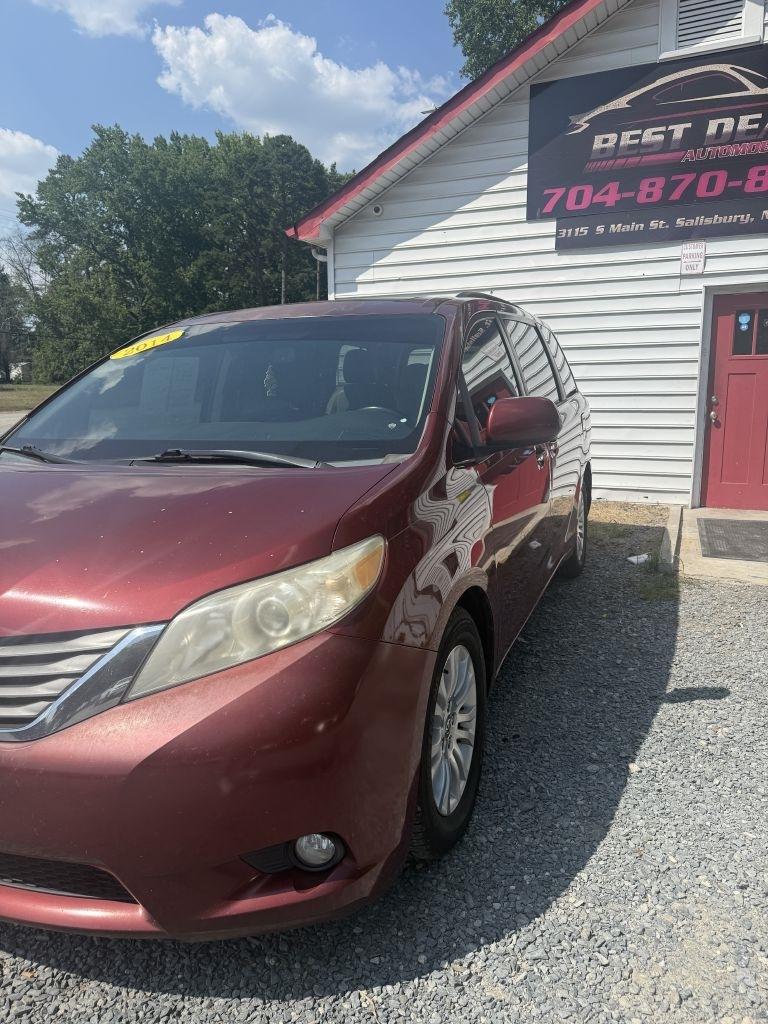 2014 Toyota Sienna XLE - Photo 4
