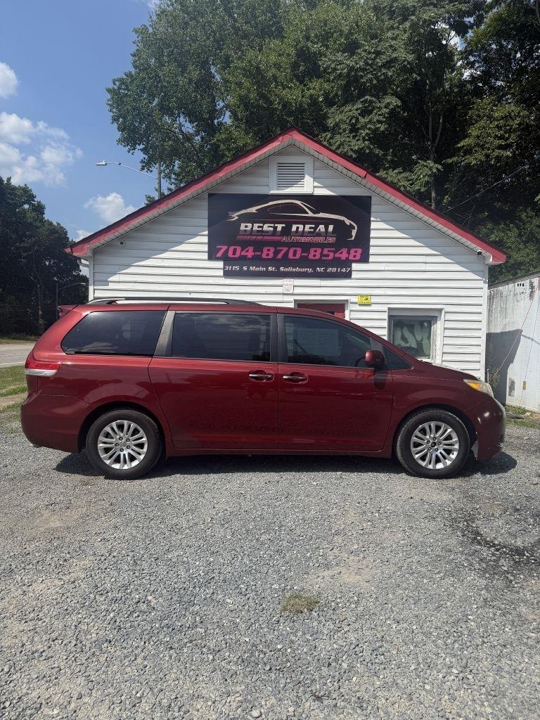 2014 Toyota Sienna XLE - Photo 6