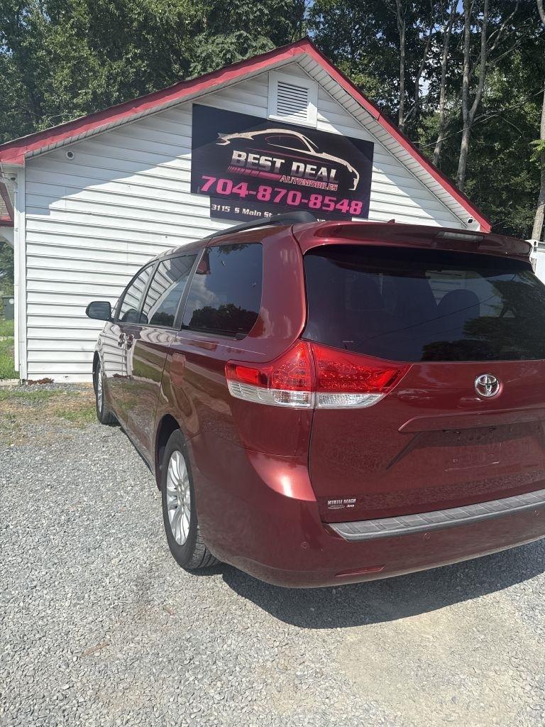 2014 Toyota Sienna XLE - Photo 7
