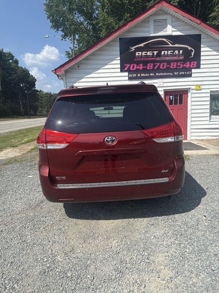 2014 Toyota Sienna XLE - Photo 8