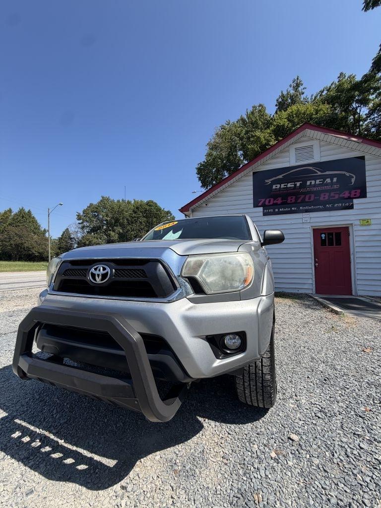 Toyota Tacoma photo 3