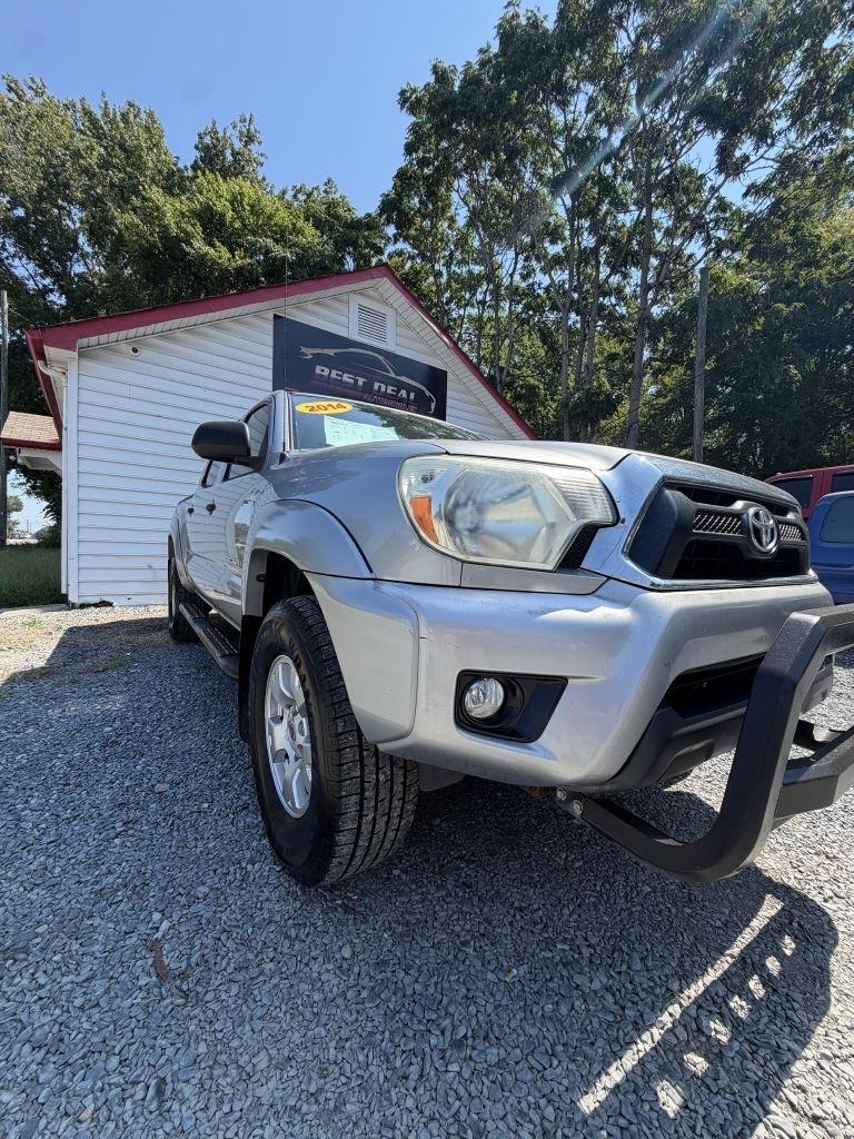 Toyota Tacoma photo 4