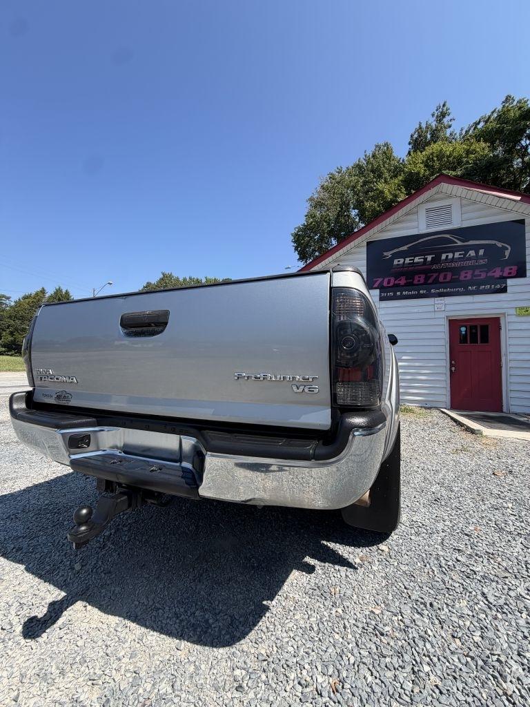 Toyota Tacoma photo 9